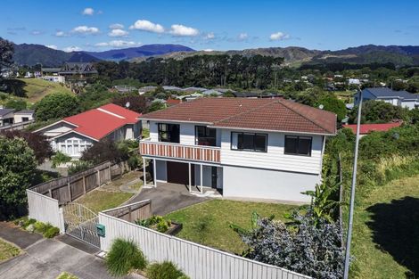 Photo of property in 37 Hicks Crescent, Waikanae Beach, Waikanae, 5036