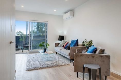 Photo of property in 9/15 Sea Vista Avenue, Beach Haven, Auckland, 0626