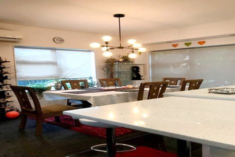 Photo of property in 37 Newington Road, Henderson, Auckland, 0612