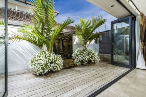 Photo of property in 2/2 Cecil Road, Milford, Auckland, 0620