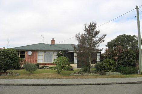 Photo of property in 2 Exeter Street, Waimate, 7924