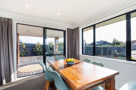 Photo of property in 35 Chestnut Close, Kelvin Grove, Palmerston North, 4414