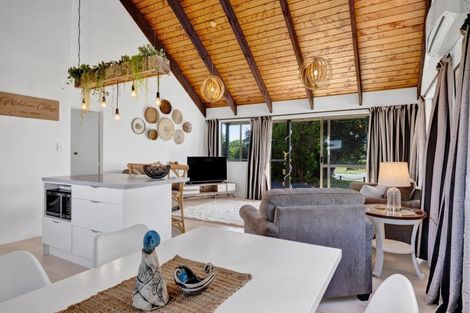 Photo of property in 9 Pohutukawa Drive, Opunake, 4616