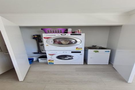 Photo of property in 10/9 Surrey Street, Tawa, Wellington, 5028