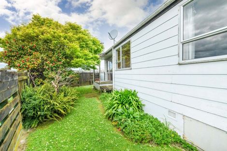 Photo of property in 2 Tiller Close, Kelvin Grove, Palmerston North, 4414