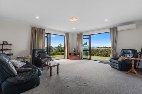 Photo of property in 16 Parkland Rise, Omokoroa, 3114