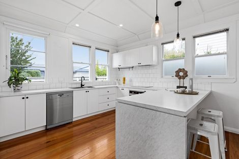 Photo of property in 50 Brookvale Road, Havelock North, 4130