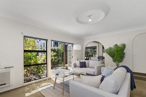 Photo of property in 9 Holly Road, Merivale, Christchurch, 8014