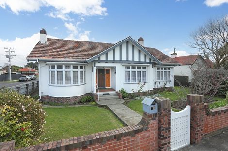 Photo of property in 177 Bridge Street, Bulls, 4818