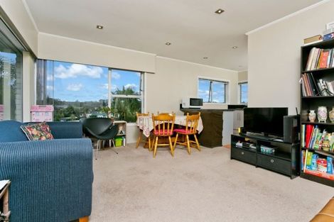 Photo of property in 2/35 Cockayne Crescent, Sunnynook, Auckland, 0620