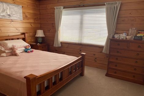 Photo of property in 12 Rifleman Rise, Unsworth Heights, Auckland, 0632