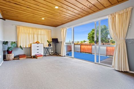 Photo of property in 42 Gordon Avenue, Milford, Auckland, 0620