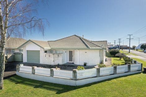 Photo of property in 28 Ngahere Street, Otumoetai, Tauranga, 3110