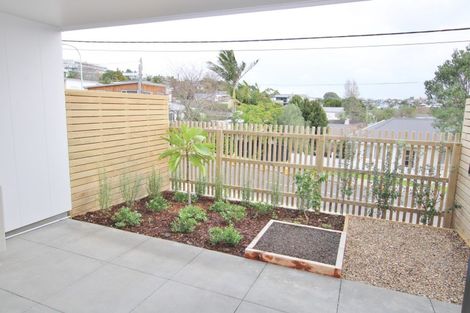 Photo of property in 3/35 Garadice Road, Rothesay Bay, Auckland, 0630