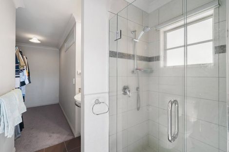 Photo of property in 8 Kerry Dell, Cockle Bay, Auckland, 2014