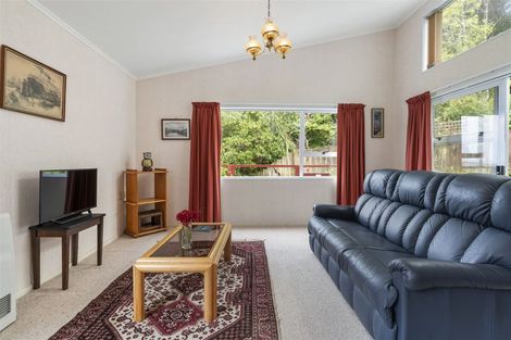 Photo of property in 32 Waitohu Road, York Bay, Lower Hutt, 5013
