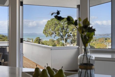 Photo of property in 2/9 Colmar Road, Mellons Bay, Auckland, 2014