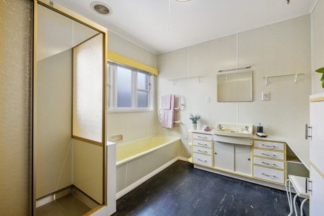 Photo of property in 33 Dowling Grove, Silverstream, Upper Hutt, 5019