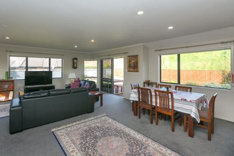 Photo of property in 5 Montrose Place, Highlands Park, New Plymouth, 4312
