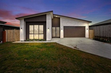 Photo of property in 3 Poutawa Lane, Clarks Beach, 2122