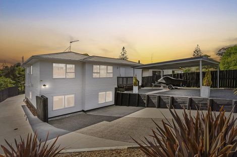 Photo of property in 18 Grassmere Road, Henderson Valley, Auckland, 0612