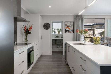 Photo of property in 124 Puhirake Crescent, Pyes Pa, Tauranga, 3112