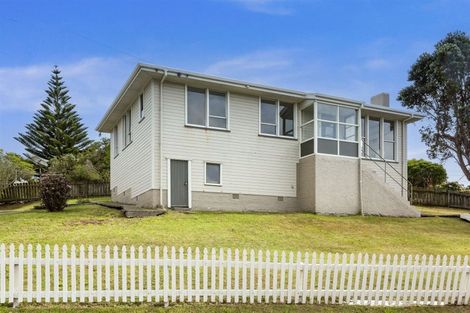 Photo of property in 2 Hiwi Crescent, Titahi Bay, Porirua, 5022
