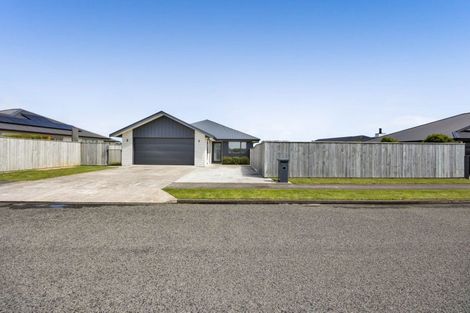 Photo of property in 35 County Drive, Hawera, 4610