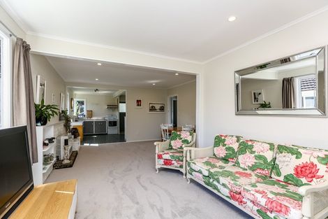 Photo of property in 16 Awanui Street, Merrilands, New Plymouth, 4312