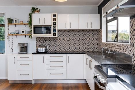 Photo of property in 76 Atherfold Crescent, Greenmeadows, Napier, 4112