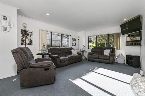 Photo of property in 37 Heathglen Place, Bayview, Auckland, 0629