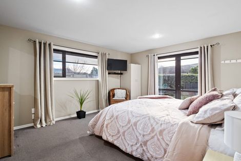 Photo of property in 1 Manorburn Place, Lake Hayes, Queenstown, 9304