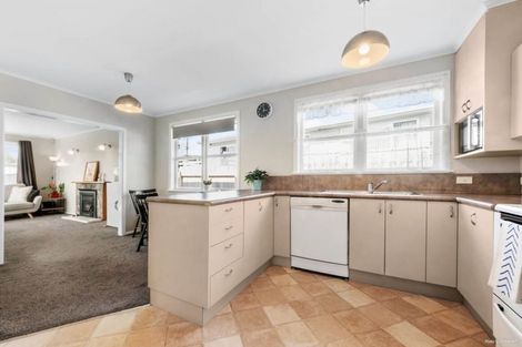 Photo of property in 87 Awaroa Road, Sunnyvale, Auckland, 0612