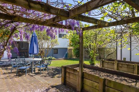 Photo of property in 33 Seddon Street, Waikanae, 5036