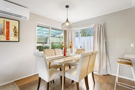 Photo of property in 2/12 Park Estate Road, Rosehill, Papakura, 2113