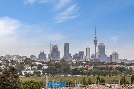 Photo of property in 30b Hanlon Crescent, Narrow Neck, Auckland, 0624