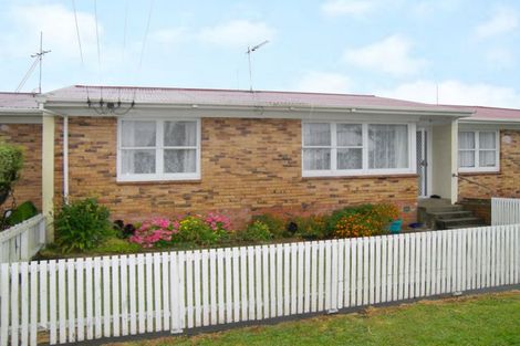 Photo of property in 2/17 Settlement Road, Papakura, 2110