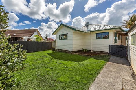 Photo of property in 44 Taihiki Road, Clarks Beach, 2122