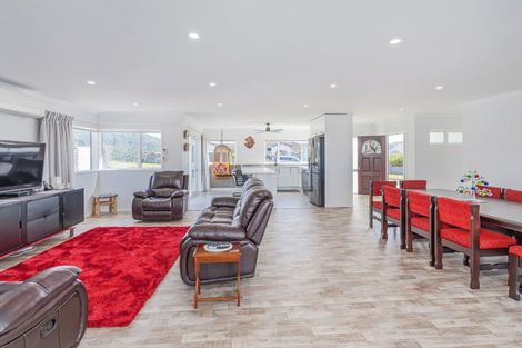 Photo of property in 105 Centennial Drive, Whitianga, 3510