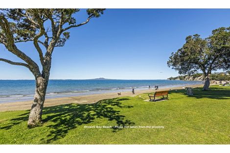 Photo of property in 137 Carlisle Road, Northcross, Auckland, 0632