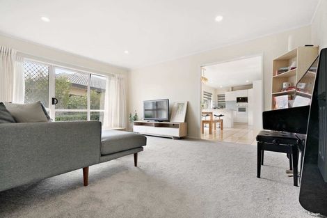 Photo of property in 3/9 Dunn Place, Farm Cove, Auckland, 2010