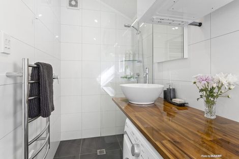 Photo of property in 7 Clifford Road, Johnsonville, Wellington, 6037