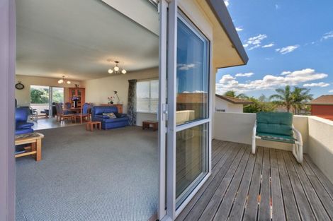 Photo of property in 1/62 Whiting Grove, West Harbour, Auckland, 0618