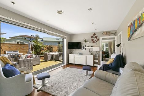 Photo of property in 54 Collins Avenue, Tawa, Wellington, 5028