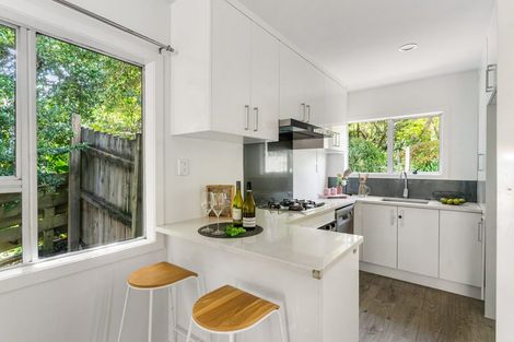 Photo of property in 16 Dunraven Place, Torbay, Auckland, 0630