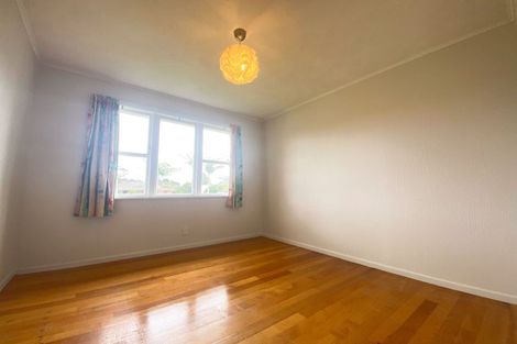 Photo of property in 13 Helga Crescent, Te Atatu Peninsula, Auckland, 0610