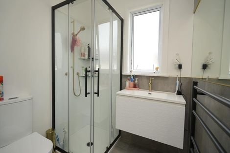 Photo of property in 37 Winston Avenue, Hokowhitu, Palmerston North, 4410