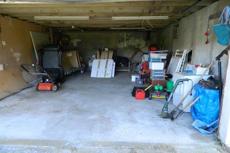 Photo of property in 33 Stewart Drive, Newlands, Wellington, 6037