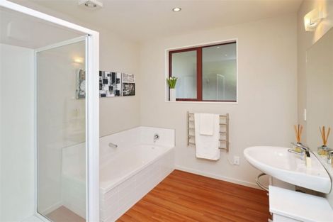 Photo of property in 1 Signal Hill Road, Mount Pleasant, Christchurch, 8081