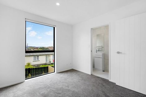 Photo of property in 1/2 Windermere Crescent, Blockhouse Bay, Auckland, 0600